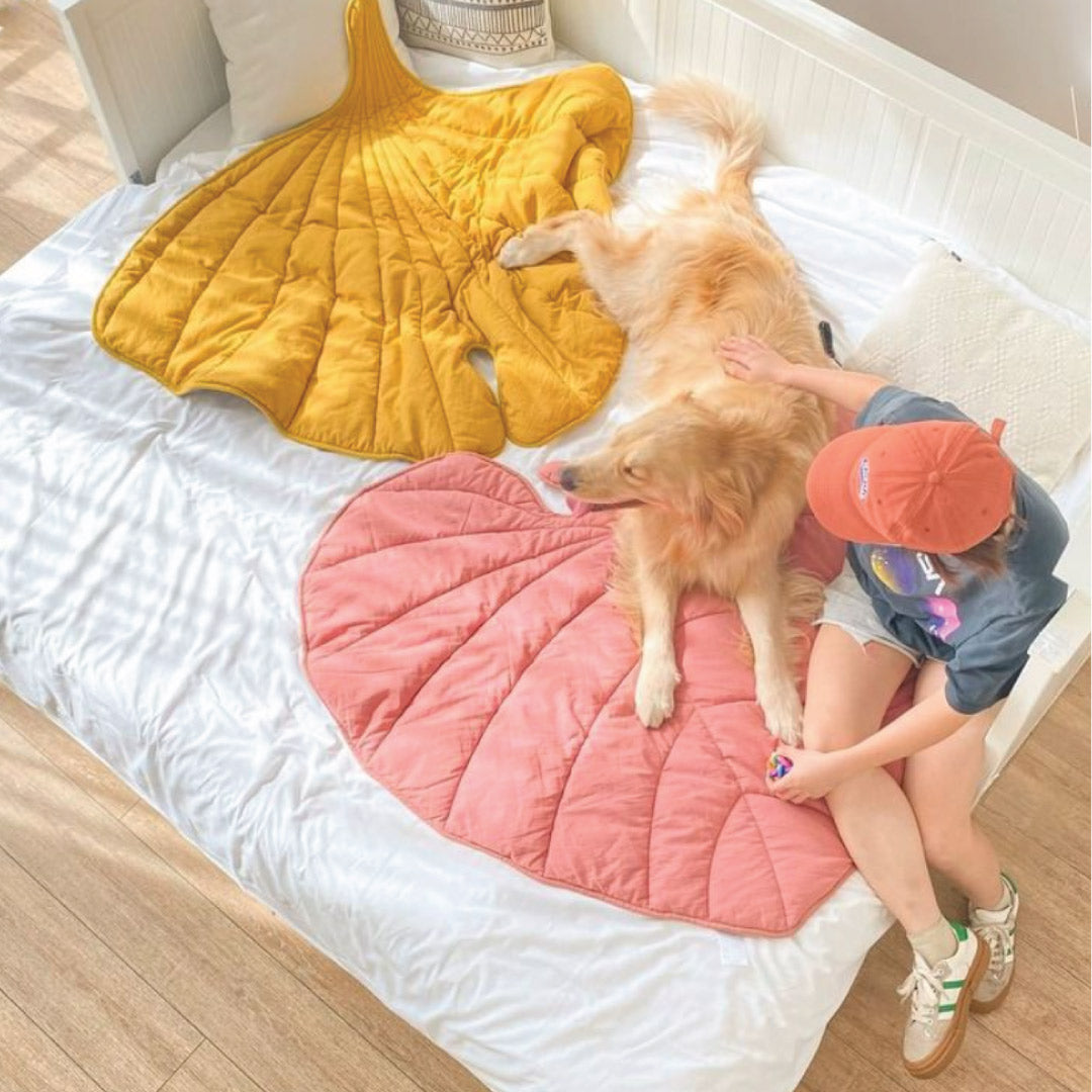 Pet Leaf Blanket